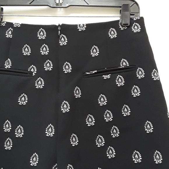 Zara Basic Bandana Print Shorts - Picture 6 of 7